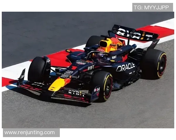 足球球星驾驭Roadster风驰电掣展现速度与激情的完美结合