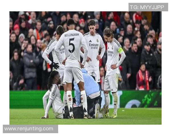 足球百大球星前十名解析：足坛传奇的崛起与影响力揭秘